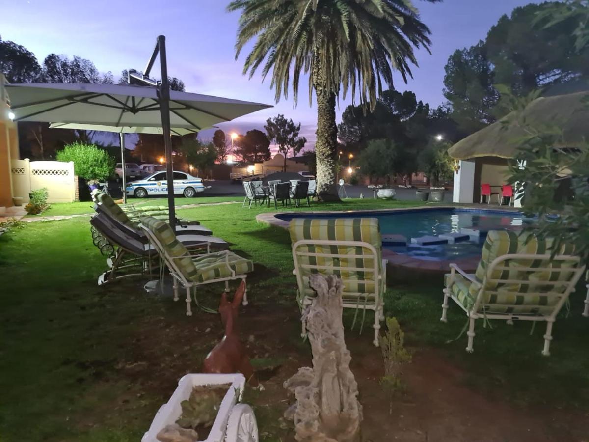 Victoria Oaks Guesthouse Victoria West 외부 사진