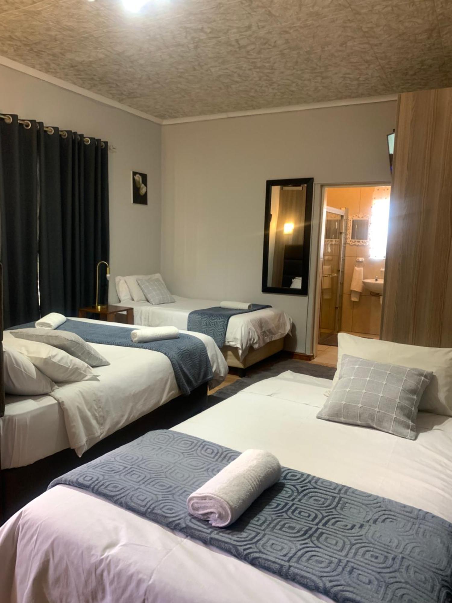 Victoria Oaks Guesthouse Victoria West 외부 사진